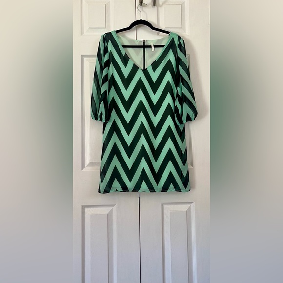 Chevron print “mini” dress - Picture 2 of 6